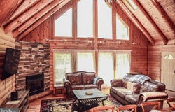 194 THORNBERRY LANE, BLAKESLEE, PA 18610