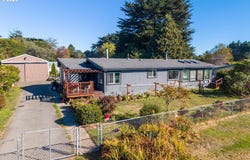 775 10TH St SE, Bandon, OR 97411