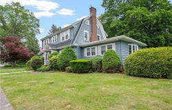 60 White Parkway, North Smithfield, RI 02896