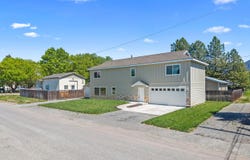 915 MAIN AVE, CHEWELAH, WA 99109