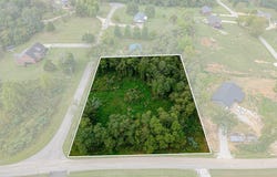 28 Freesia Ct, Brandenburg, KY 40108