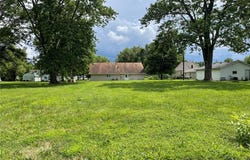 206 E Pocahontas Road, Highland, IL 62249