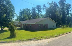 1704 Pine St, Flomaton, AL 36441