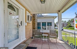 525 COLLINGDALE AVENUE, COLLINGDALE, PA 19023