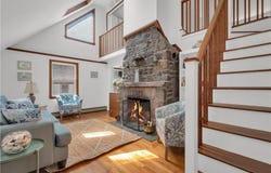 1 Mohawk Trail, Narragansett, RI 02882