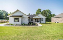 619 Crestman Dr, Arab, AL 35016