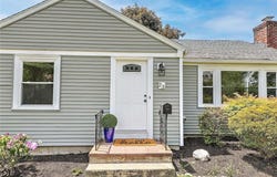 23 Robert Circle, Cranston, RI 02905