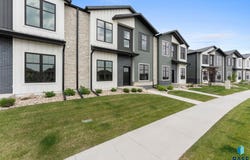 8619 W Shoreline Pl, Sioux Falls, SD 57107
