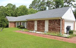 1600 Christine Dr, Mccomb, MS 39648