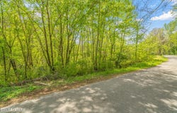 Lots 1-5 Hen Valley Rd, Oliver Springs, TN 37840