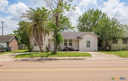 2409 E Red River Street, Victoria, TX 77901