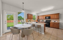 215 Gainer DR, Hutto, TX 78634