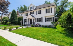 12 Shepherd Street, Rockville Centre, NY 11570
