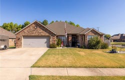 11160 Waterleaf Lane, Farmington, AR 72730
