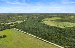 Charcoal Road, Waelder, TX 78959