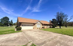 1249 9th St, ASHDOWN, AR 71822
