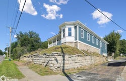 1100 Division Street, Burlington, IA 52601