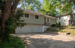 4820 S Kendall Drive, Independence, MO 64055