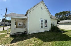 403 W Van Buren Street, Centerville, IA 52544