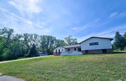 410 Pheasant Dr, Grand Island, NE 68801