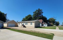 1312 1st Street, Hull, IA 51239