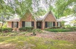 102 Little John Ln, Starkville, MS 39759