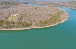 000 Oaks Landing  DR, Eureka Springs, AR 72631