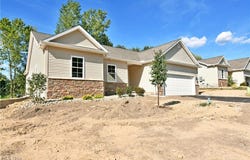 2261 Saddlebrook, Cortland, OH 44410