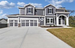 1302 Melissa Court, Kearney, MO 64060