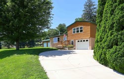 1128 N CODY Road, Le Claire, IA 52753