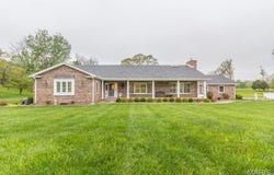 216 COACH Road, Lebanon, MO 65536