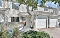 566 Mission Hills Way W, Chanhassen, MN 55317