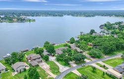 105 Cheyenne Drive, Lake Kiowa, TX 76240