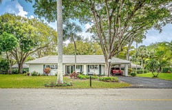 904 W Cypress Ln, Pompano Beach, FL 33069