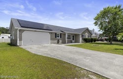 324 Foxridge Lane, Hubert, NC 28539
