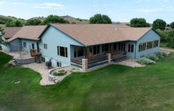 103 Spruce St, Oacoma, SD 57365