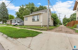 305 W Bailey St, Sioux Falls, SD 57104