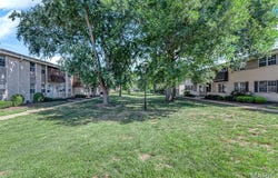 128 Shadalane Unit #A Walk, Ballwin, MO 63011