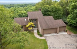 7450 Roguewood Drive NE, Belmont, MI 49306