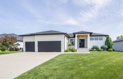 725 E Pinehurst Tr, Dakota Dunes, SD 57049