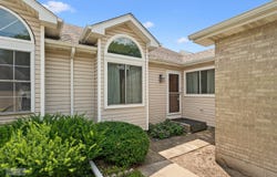 4320 River Glen Drive, Joliet, IL 60431