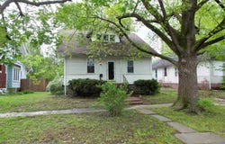 327 LINDEN Avenue, Centralia, IL 62801