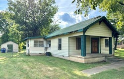 302 Main  ST, Muldrow, OK 74948