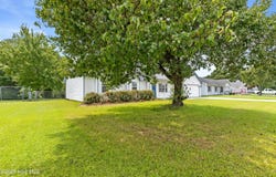 305 Josie Court, Hubert, NC 28539