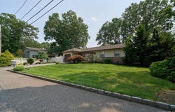 14 Winthrop Place, Deer Park, NY 11729