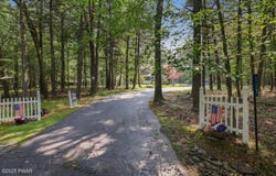 117 Carols Lane, Hawley, PA 18428