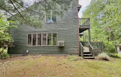 402 shinymountain Court, Greentown, PA 18426