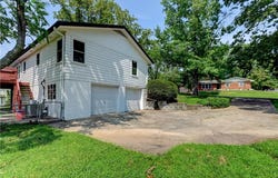 2820 Berry Lane, Independence, MO 64057