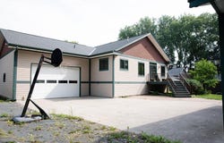 930 County Road C E, Maplewood, MN 55109