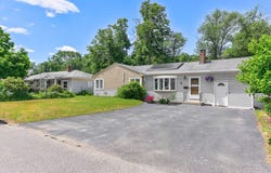 12 Lilian Rd Ext, Framingham, MA 01701